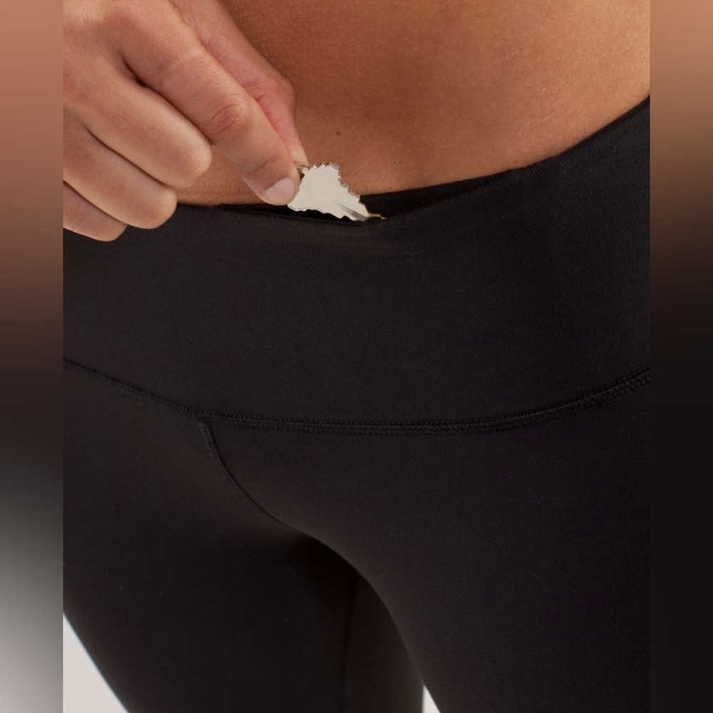 Lululemon Wunder Under Crop Black Size 6 Small hole in crotch - Picture 10 of 13